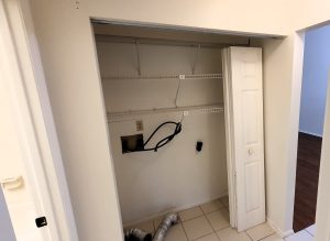 16 3962 la costa hall laundry closet